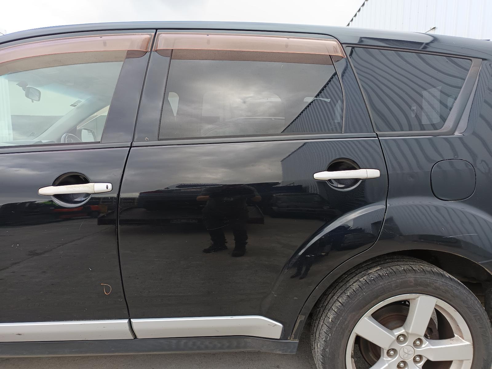 View MITSUBISHI OUTLANDER 2006   Breaking