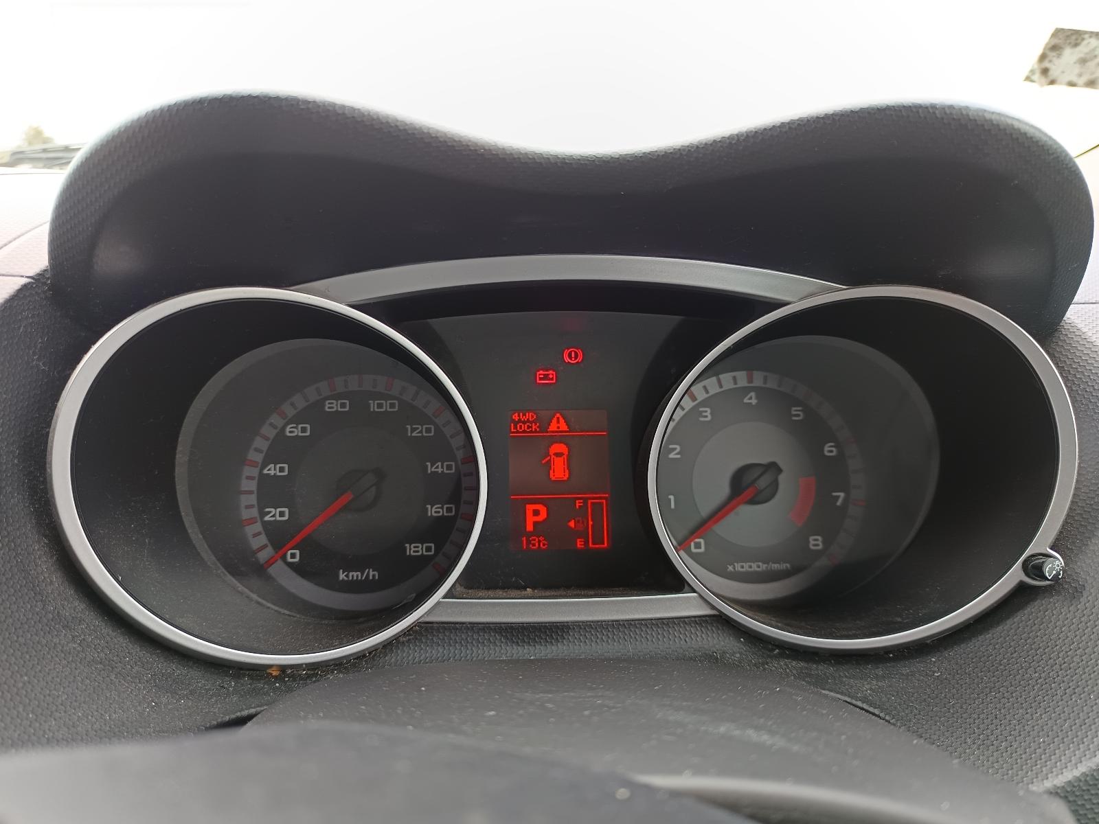 View MITSUBISHI OUTLANDER 2006   Breaking