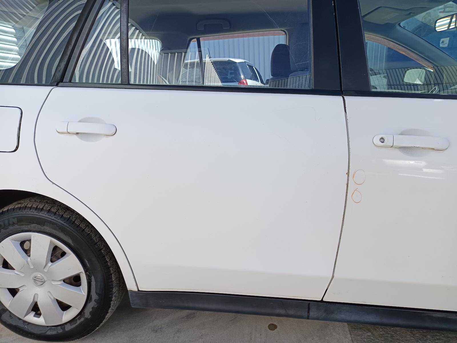 View NISSAN AD 2006 5_DOOR Station Wagon Breaking