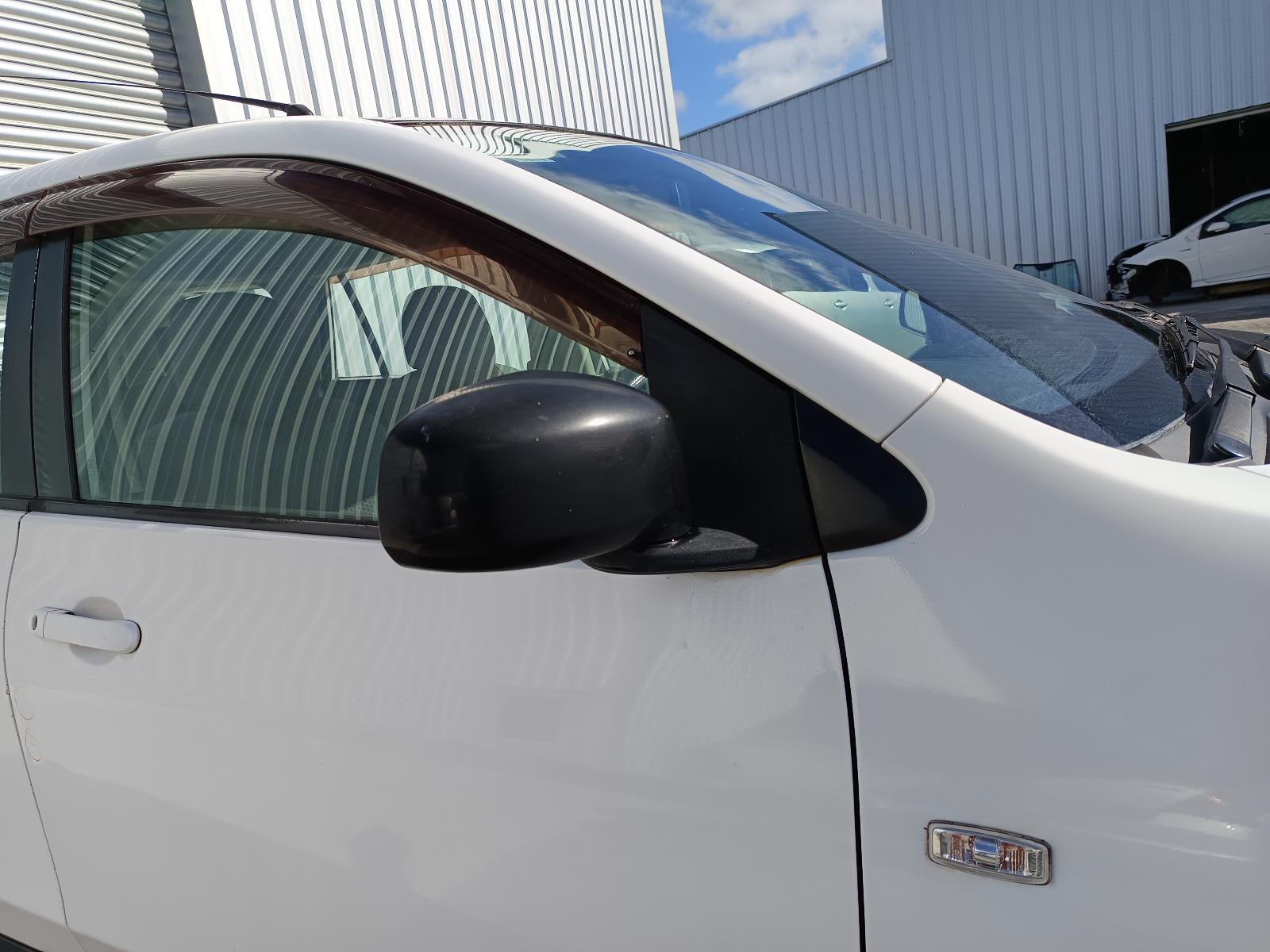 View NISSAN AD 2006 5_DOOR Station Wagon Breaking