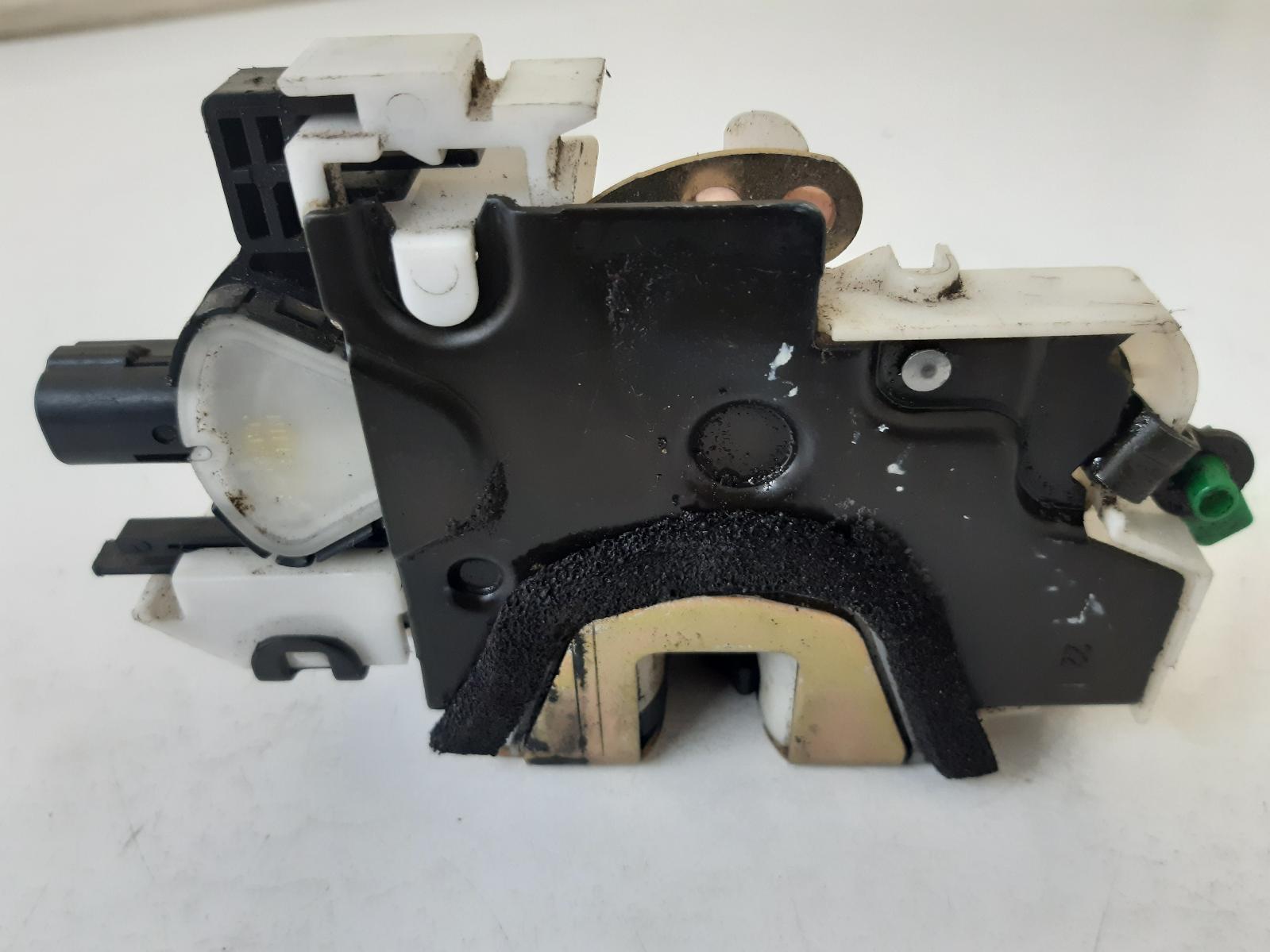 1998 NISSAN BLUEBIRD Door/Boot/Gate Lock Contact us for Photo