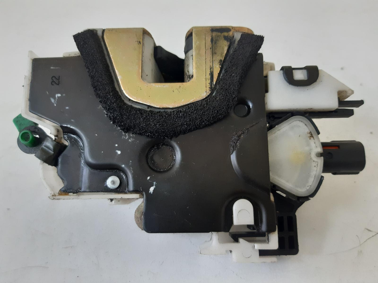 1998 NISSAN BLUEBIRD Door/Boot/Gate Lock Contact us for Photo