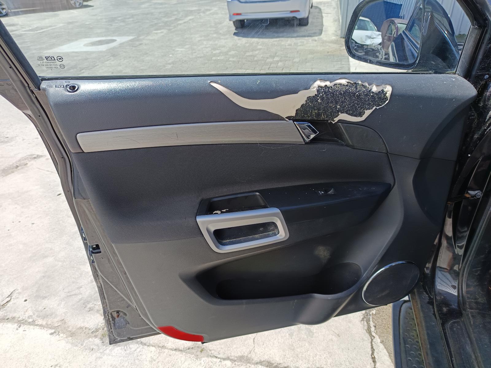 View HOLDEN CAPTIVA 2010 5_DOOR Station Wagon Breaking