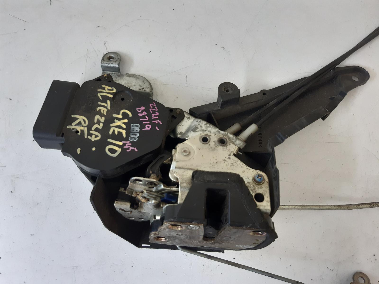 2001 LEXUS IS200/IS300 Door/Boot/Gate Lock Contact us for Photo