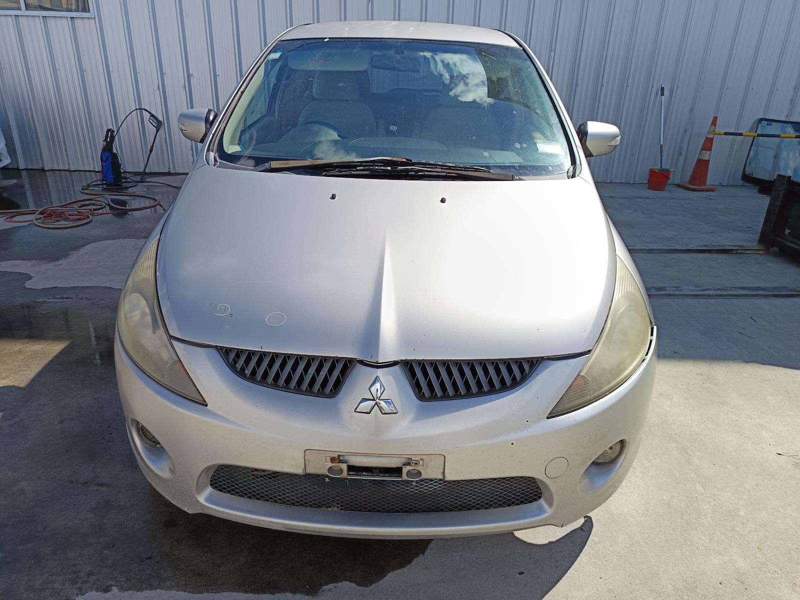 View Auto part Right Taillight MITSUBISHI GRANDIS 2004