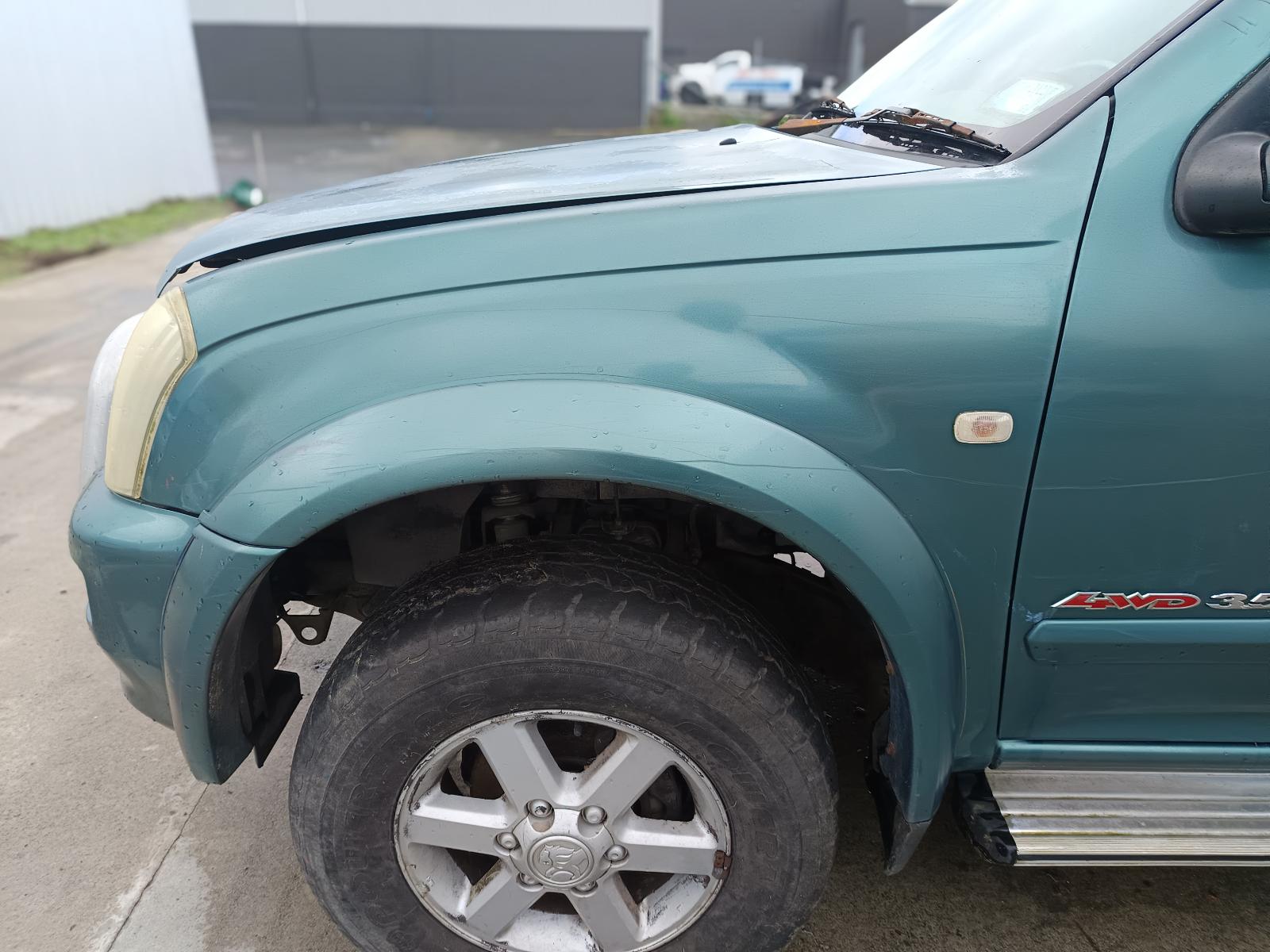 View HOLDEN RODEO 2003   Breaking