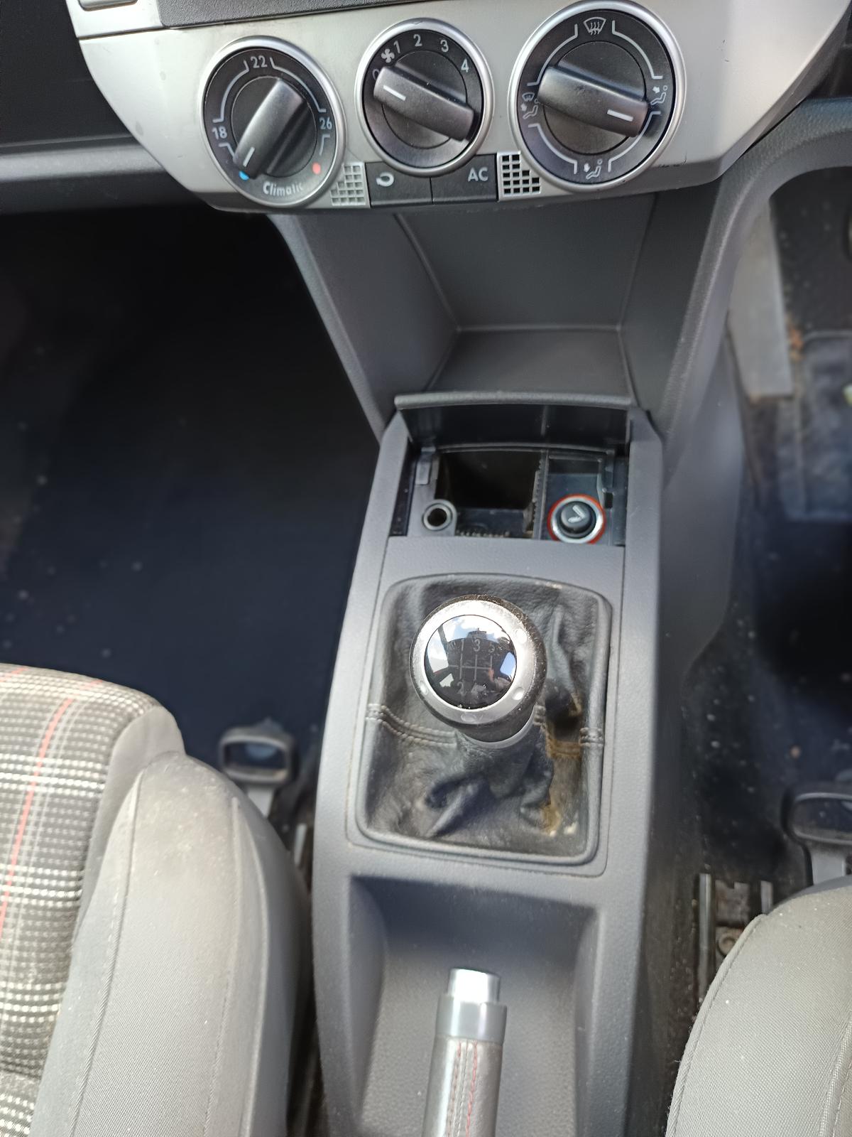 View VOLKSWAGEN POLO 2008   Breaking