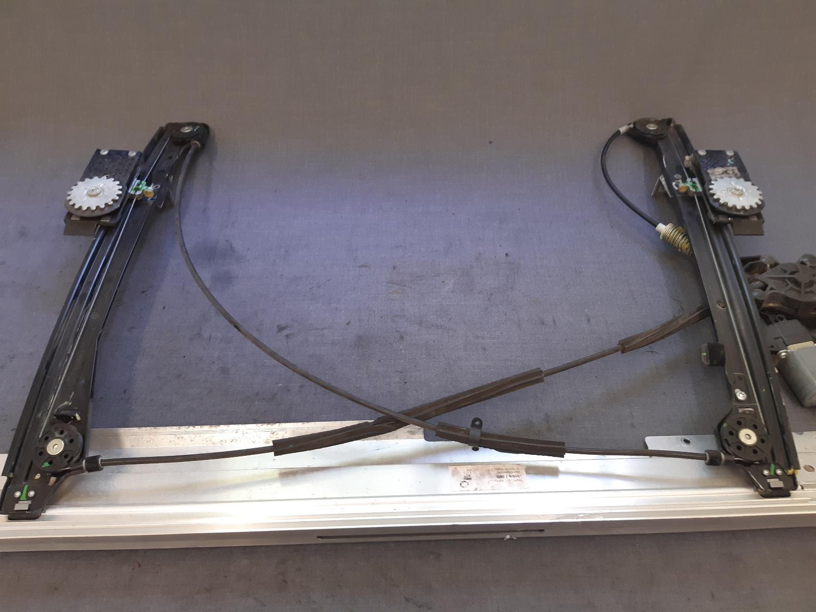 2009 MINI COOPER Left Front Window Reg/Motor Contact us for Photo