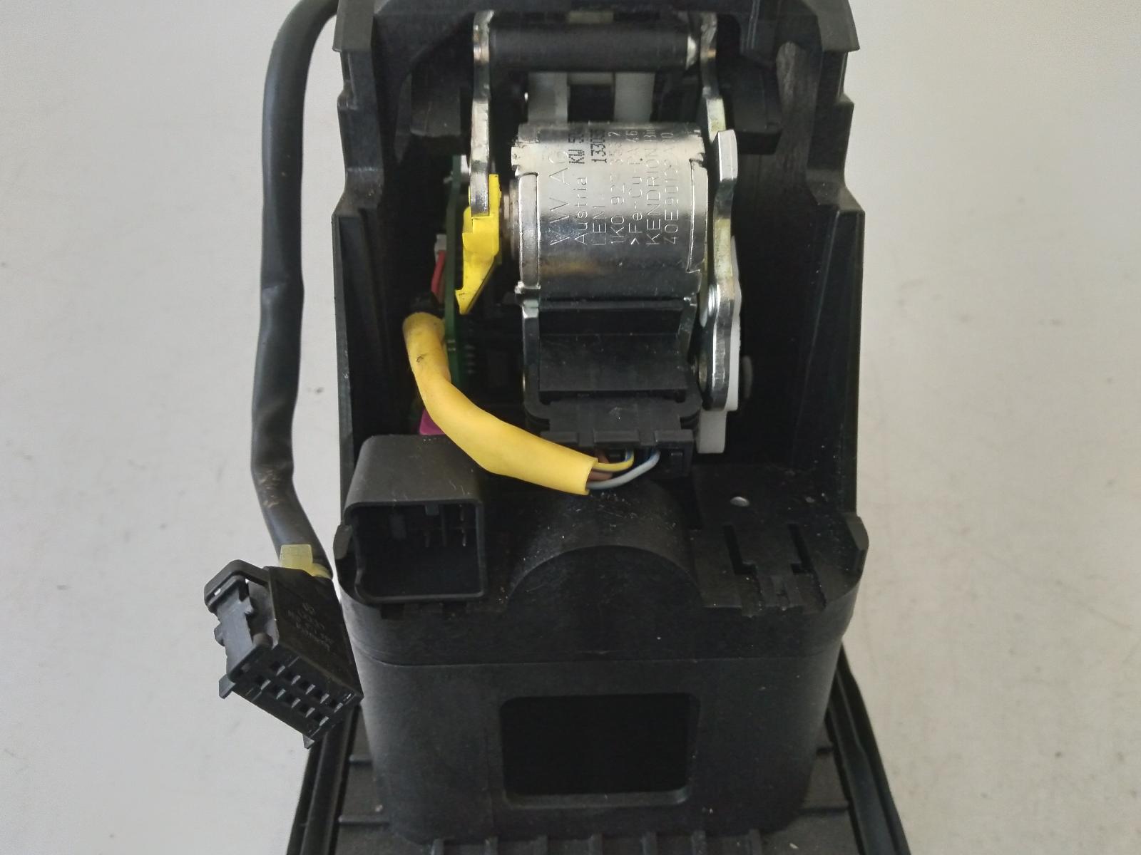 2009 VOLKSWAGEN GOLF Gear Stick/Shifter Contact us for Photo